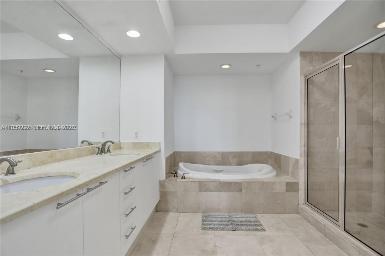 15051 Royal Oaks Ln, Unit 2603, North Miami, FL 33181 Photo