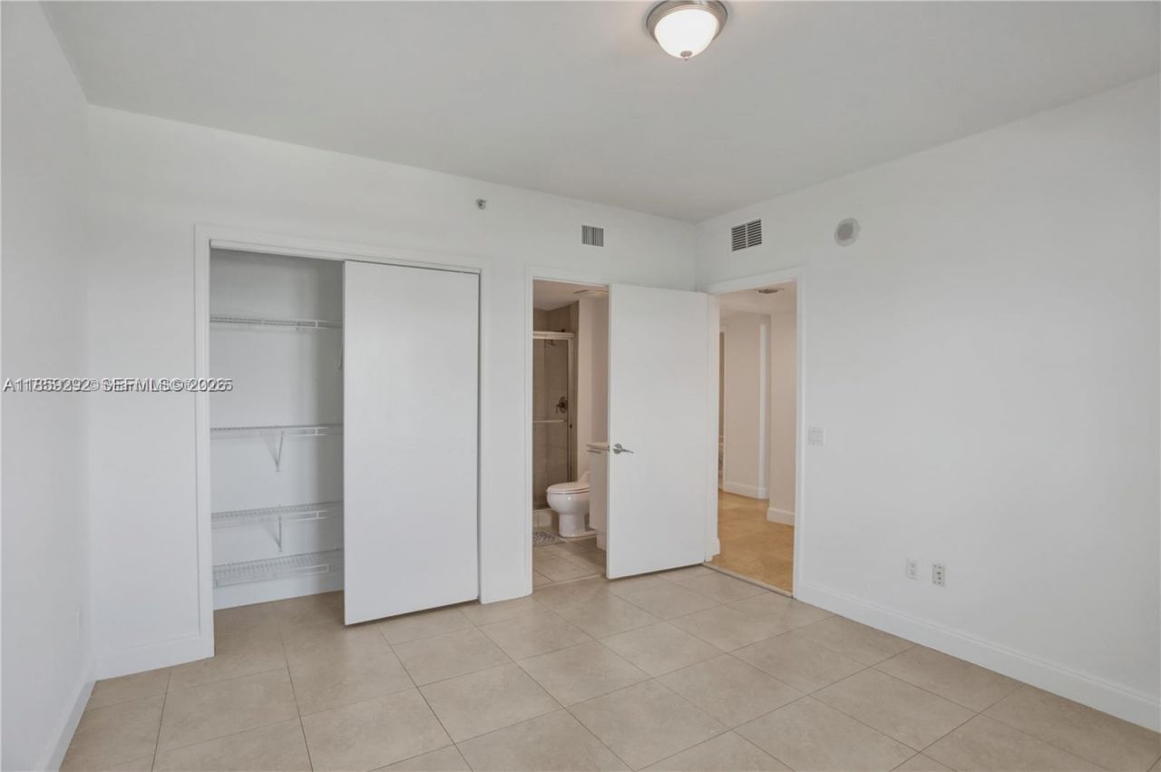 15051 Royal Oaks Ln, Unit 2603, North Miami, FL 33181 Photo