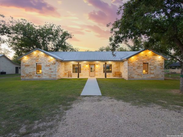 370 JOHNNY SEIBERT, Leakey, TX 78873