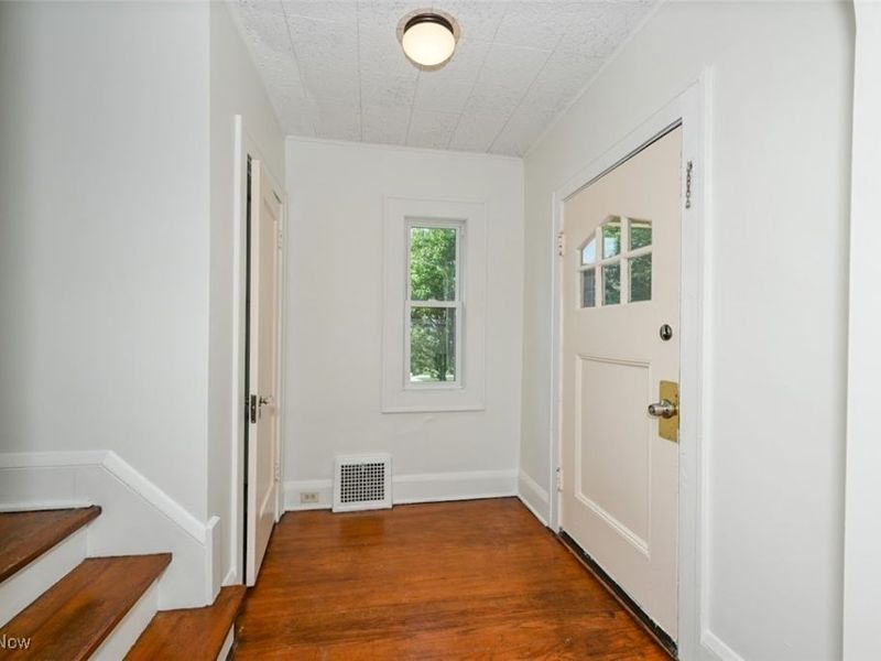 3983 Ardmore Road, Cleveland, OH 44121 Photo 4