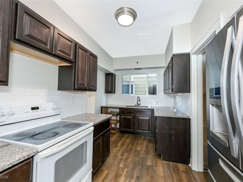 3983 Ardmore Road, Cleveland, OH 44121 Photo 9