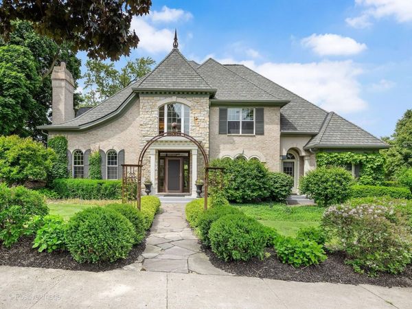 734 Highview Avenue, Glen Ellyn, IL 60137