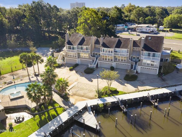 717 Bienville Boulevard, Ocean Springs, MS 39564