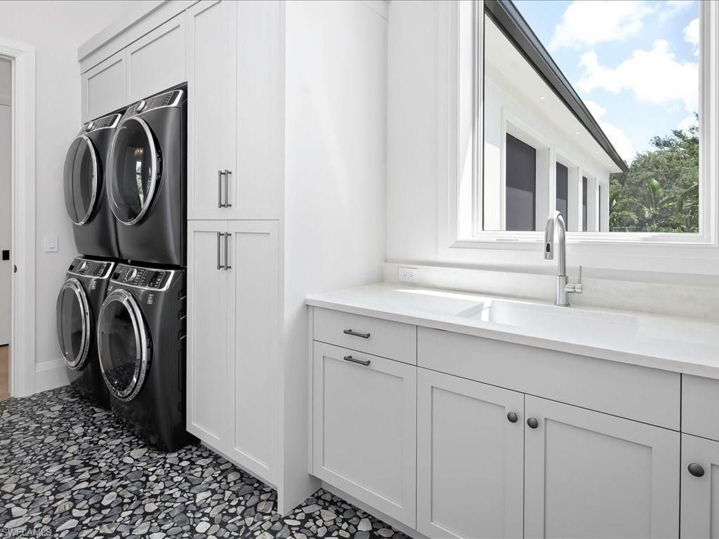 208 Hickory Rd, Naples, FL 34108 Photo