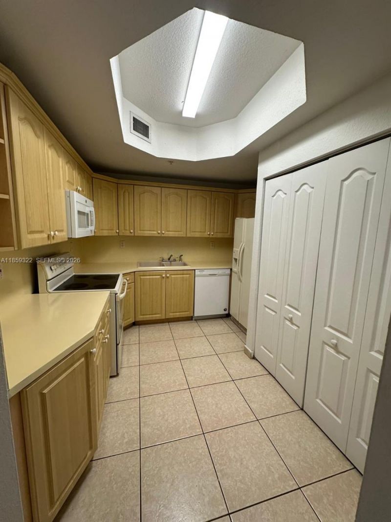 17415 NW 75th Pl, Unit 103, Hialeah, FL 33015 Photo