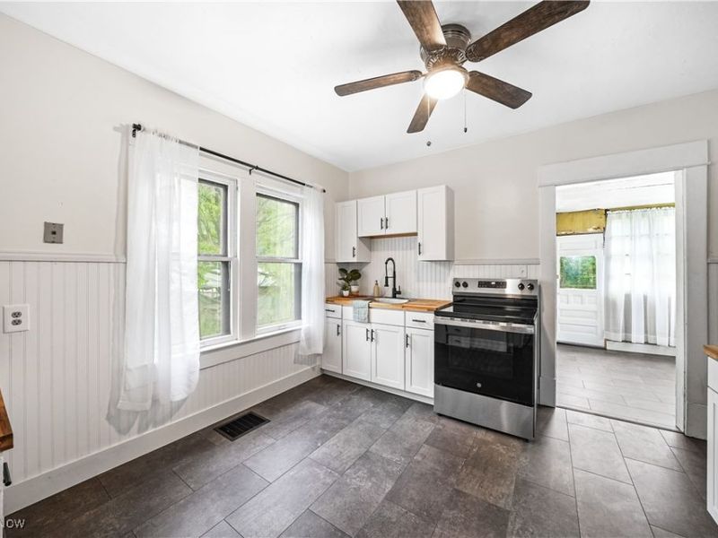 11344 Walnut Avenue NE, Alliance, OH 44601 Photo 2