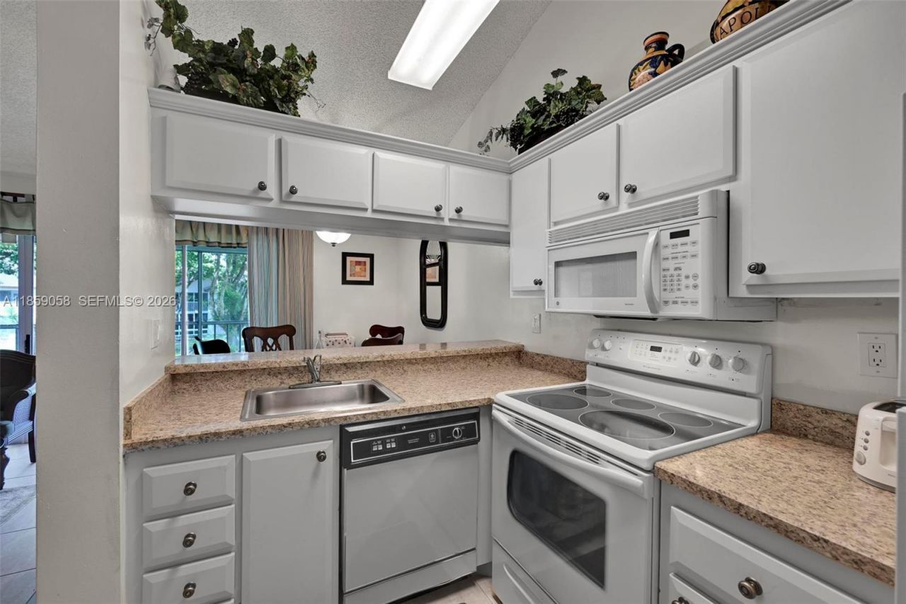 14006 SW 91st Ter, Unit 14006, Miami, FL 33186 Photo