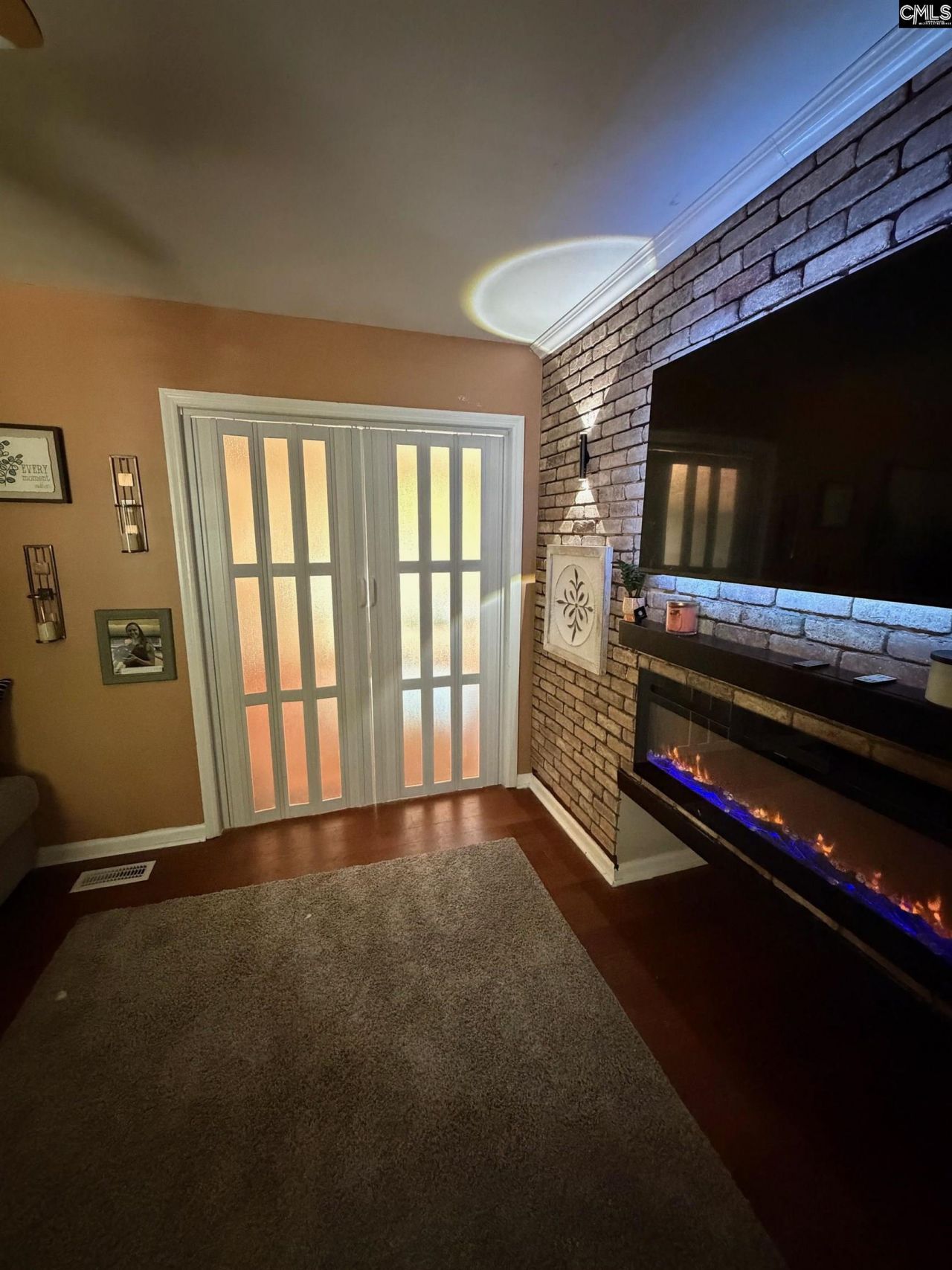 4243 Mandel Drive Photo 5