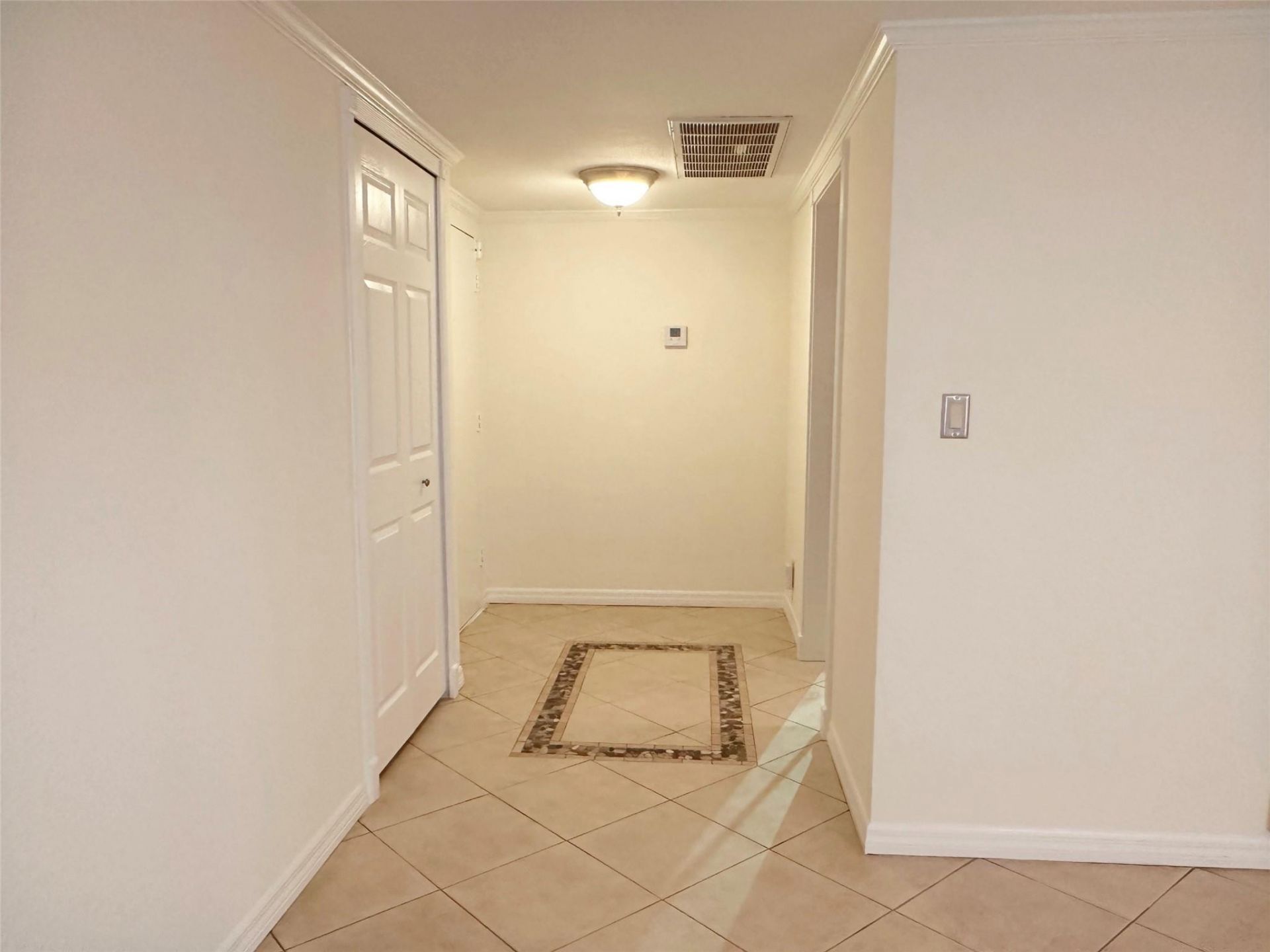 2500 Parkview Drive, Unit 814, Hallandale Beach, FL 33009 Photo