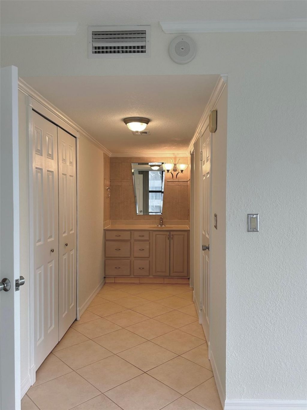 2500 Parkview Drive, Unit 814, Hallandale Beach, FL 33009 Photo