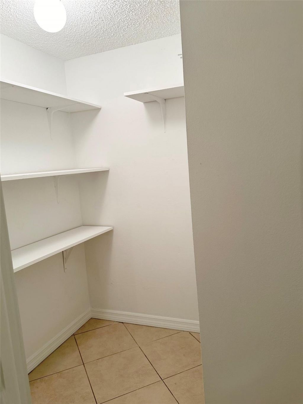 2500 Parkview Drive, Unit 814, Hallandale Beach, FL 33009 Photo