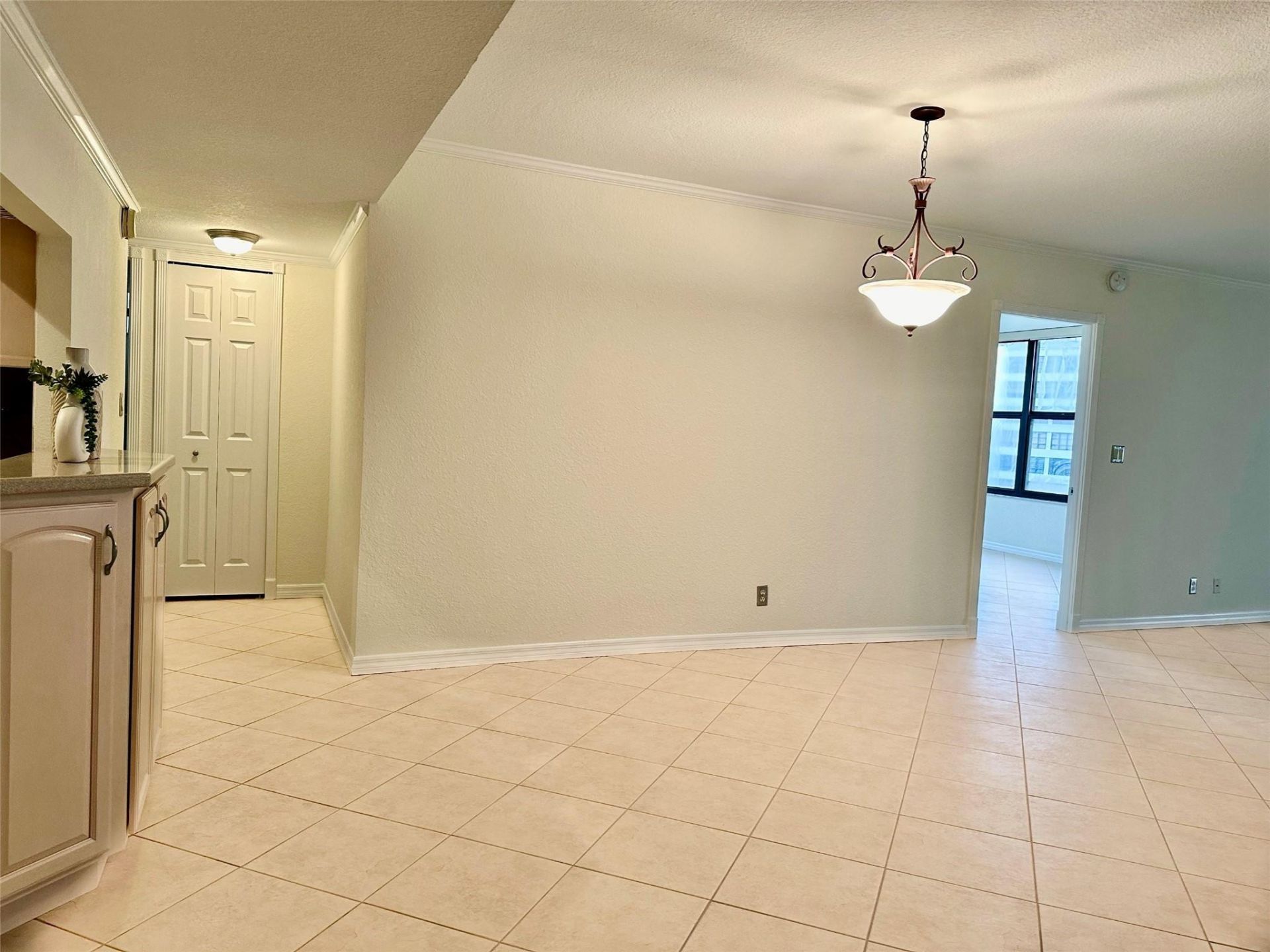 2500 Parkview Drive, Unit 814, Hallandale Beach, FL 33009 Photo