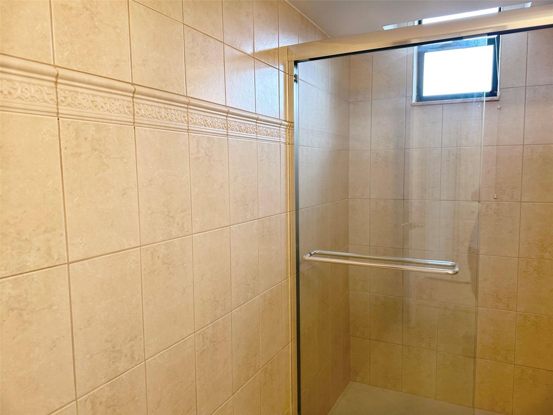 2500 Parkview Drive, Unit 814, Hallandale Beach, FL 33009 Photo