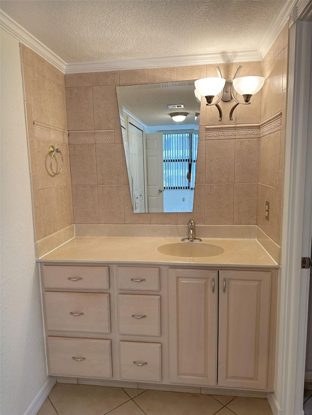 2500 Parkview Drive, Unit 814, Hallandale Beach, FL 33009 Photo