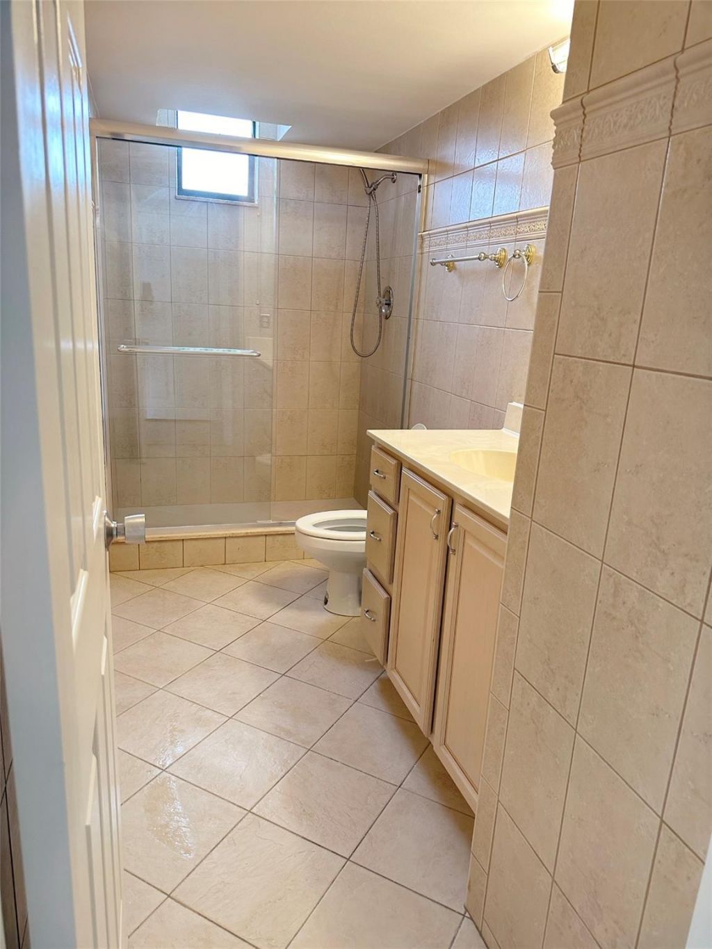 2500 Parkview Drive, Unit 814, Hallandale Beach, FL 33009 Photo