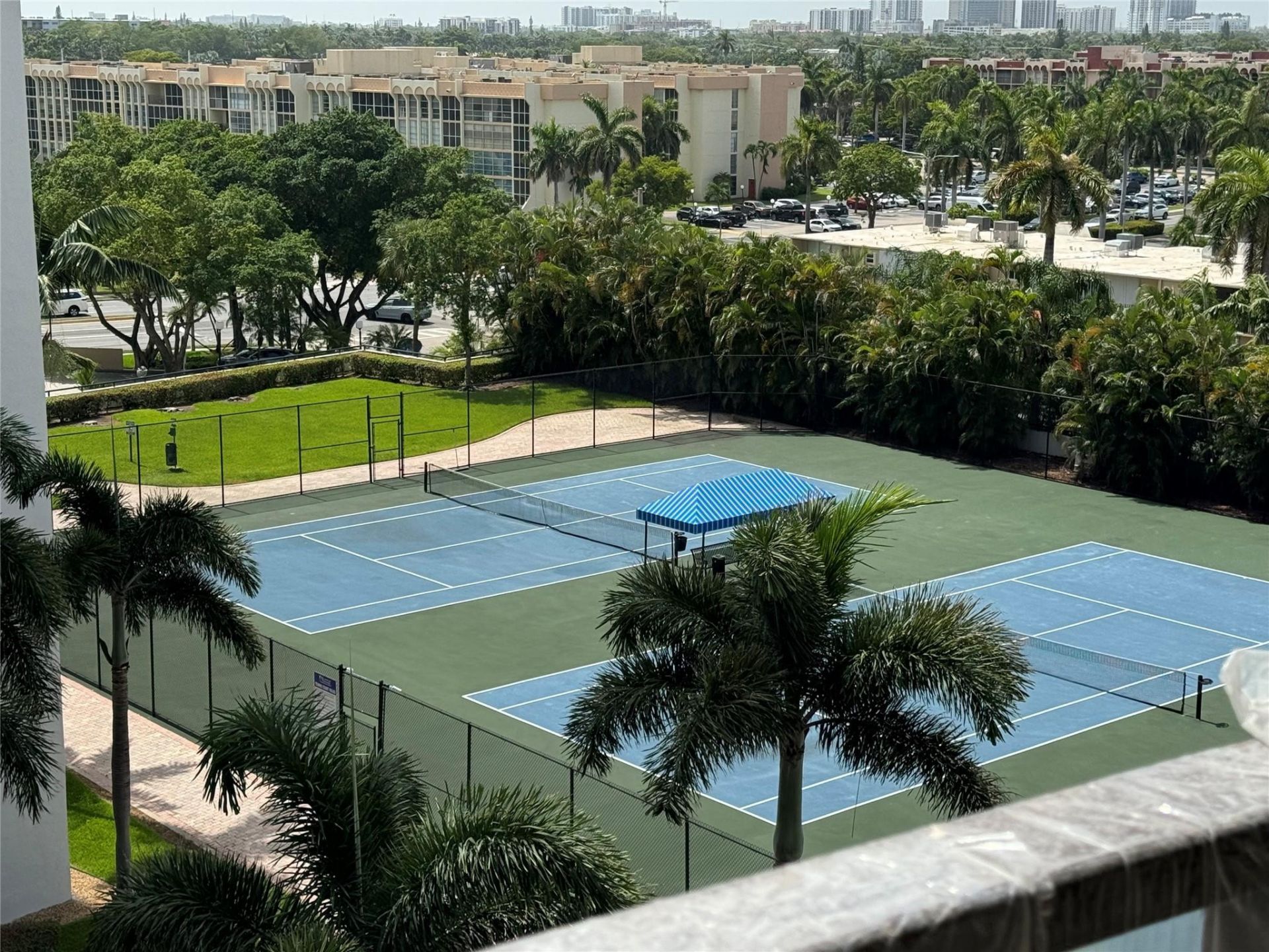 2500 Parkview Drive, Unit 814, Hallandale Beach, FL 33009 Photo