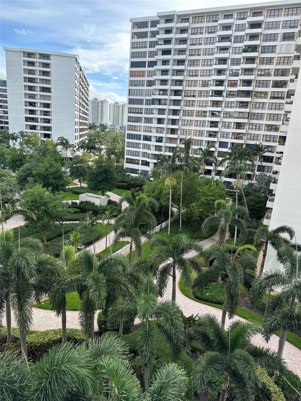 2500 Parkview Drive, Unit 814, Hallandale Beach, FL 33009 Photo