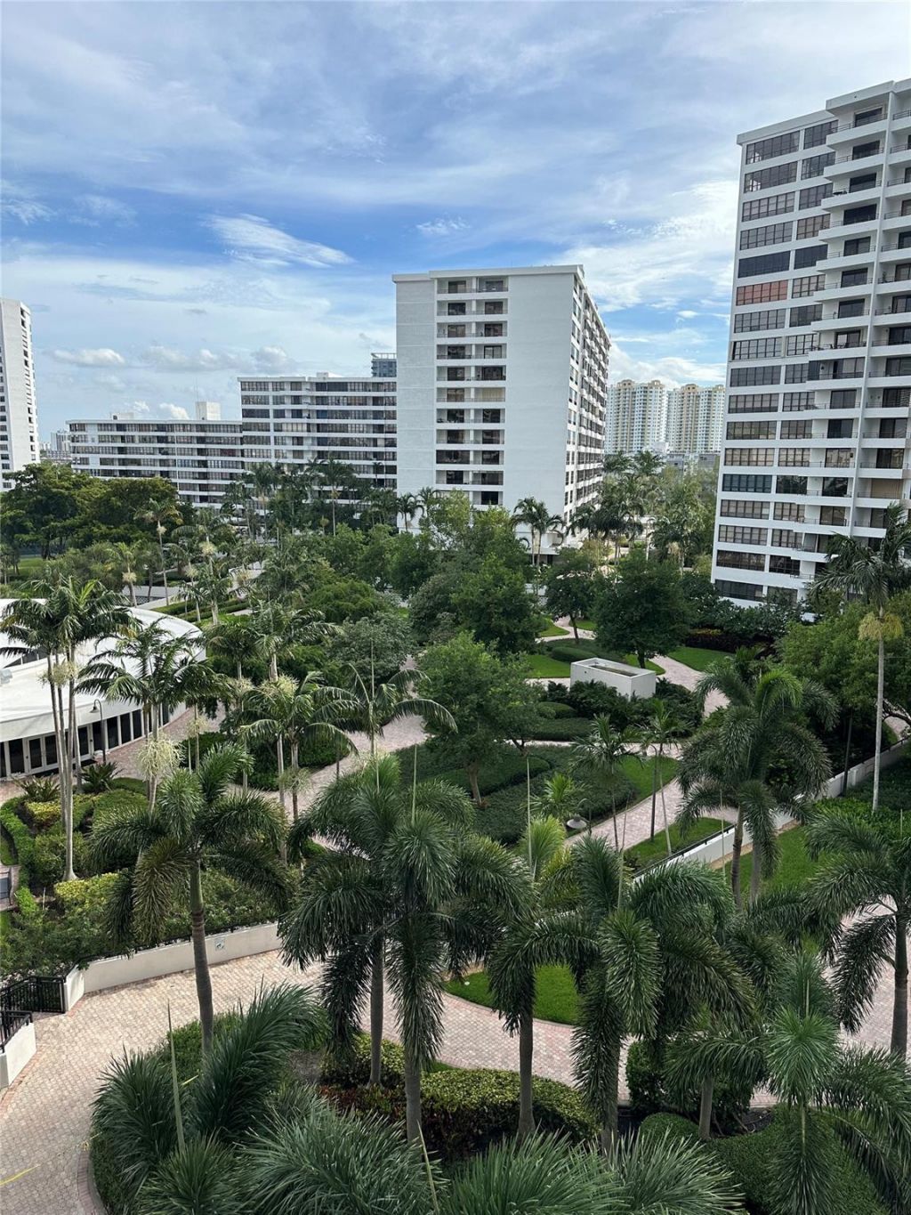2500 Parkview Drive, Unit 814, Hallandale Beach, FL 33009 Photo