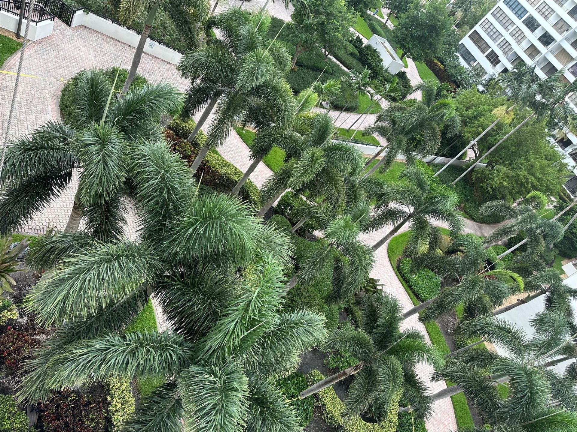 2500 Parkview Drive, Unit 814, Hallandale Beach, FL 33009 Photo