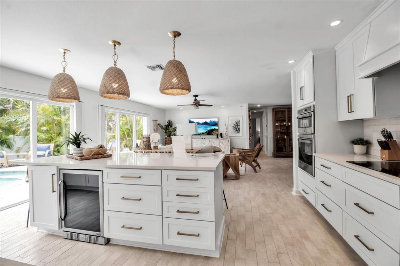 207 Peacock Lane, Holmes Beach, FL 34217 Photo