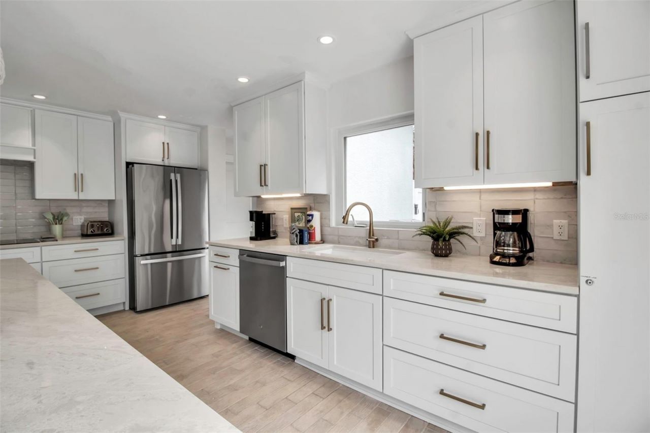 207 Peacock Lane, Holmes Beach, FL 34217 Photo