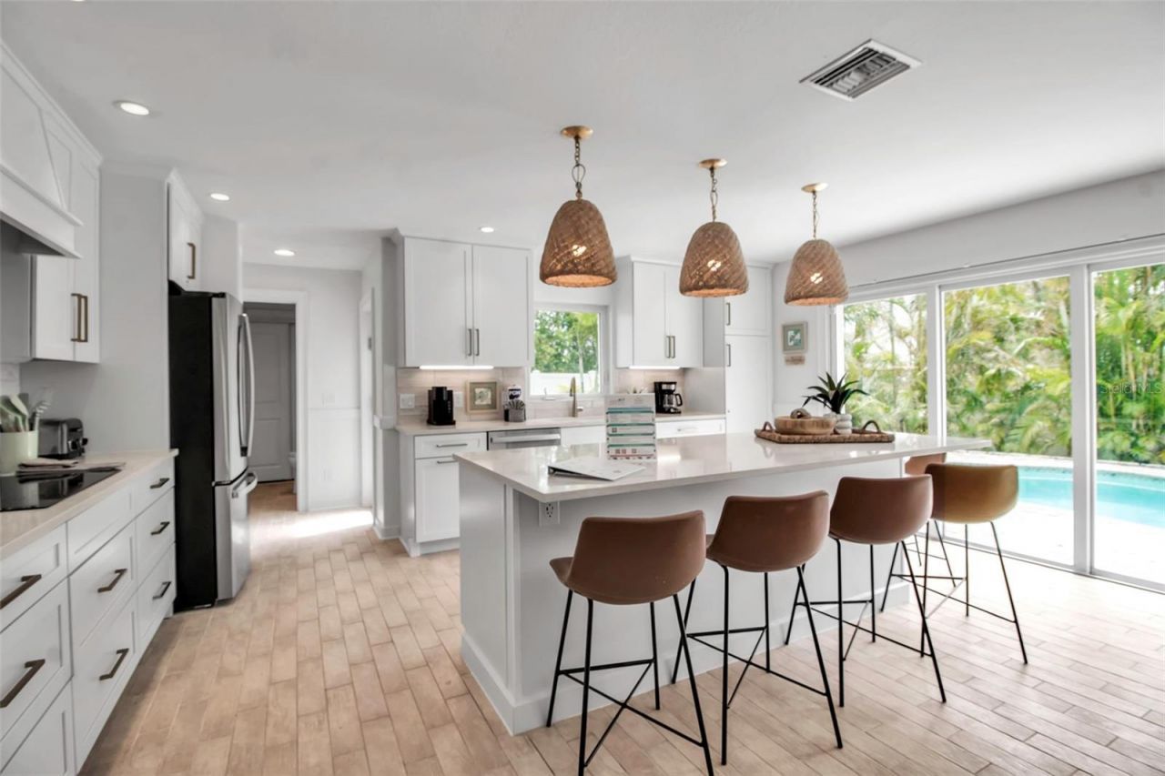 207 Peacock Lane, Holmes Beach, FL 34217 Photo