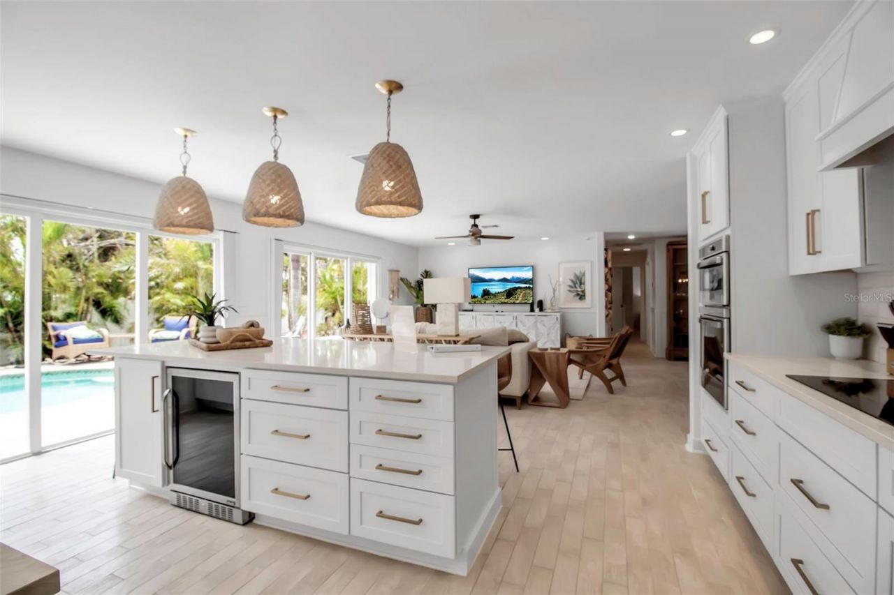 207 Peacock Lane, Holmes Beach, FL 34217 Photo