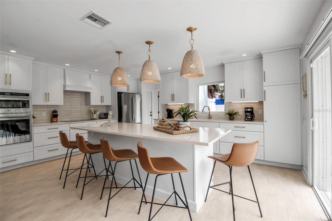 207 Peacock Lane, Holmes Beach, FL 34217 Photo