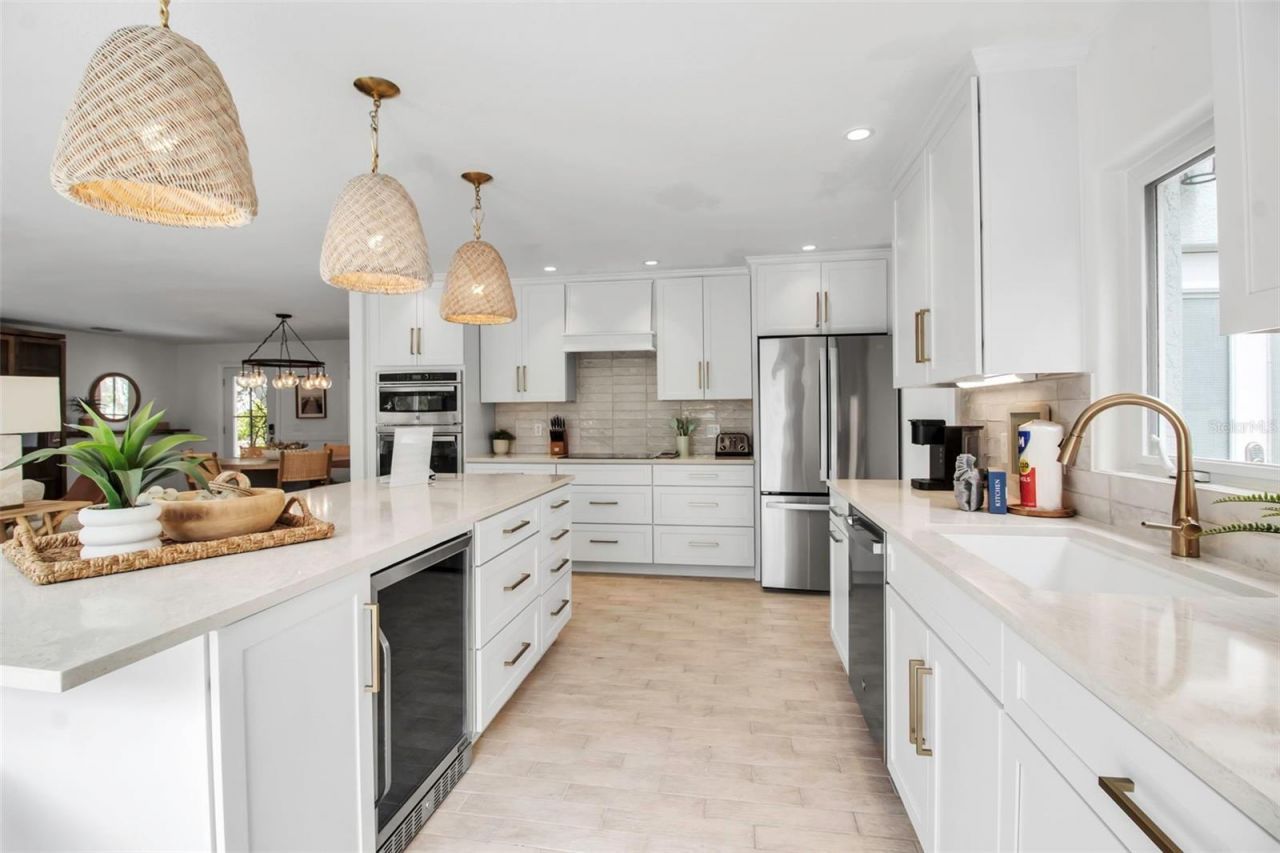 207 Peacock Lane, Holmes Beach, FL 34217 Photo