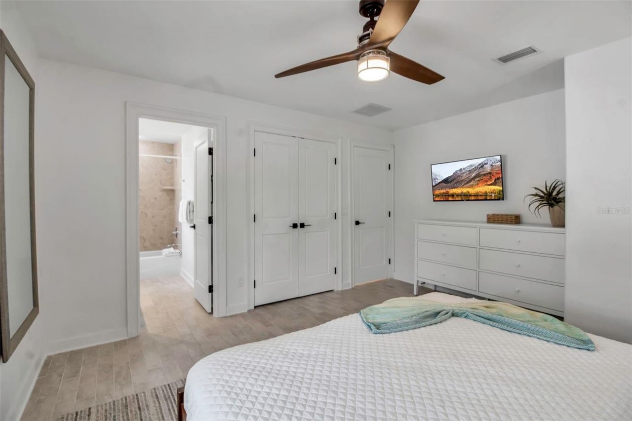 207 Peacock Lane, Holmes Beach, FL 34217 Photo