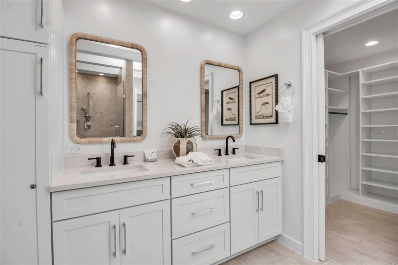 207 Peacock Lane, Holmes Beach, FL 34217 Photo