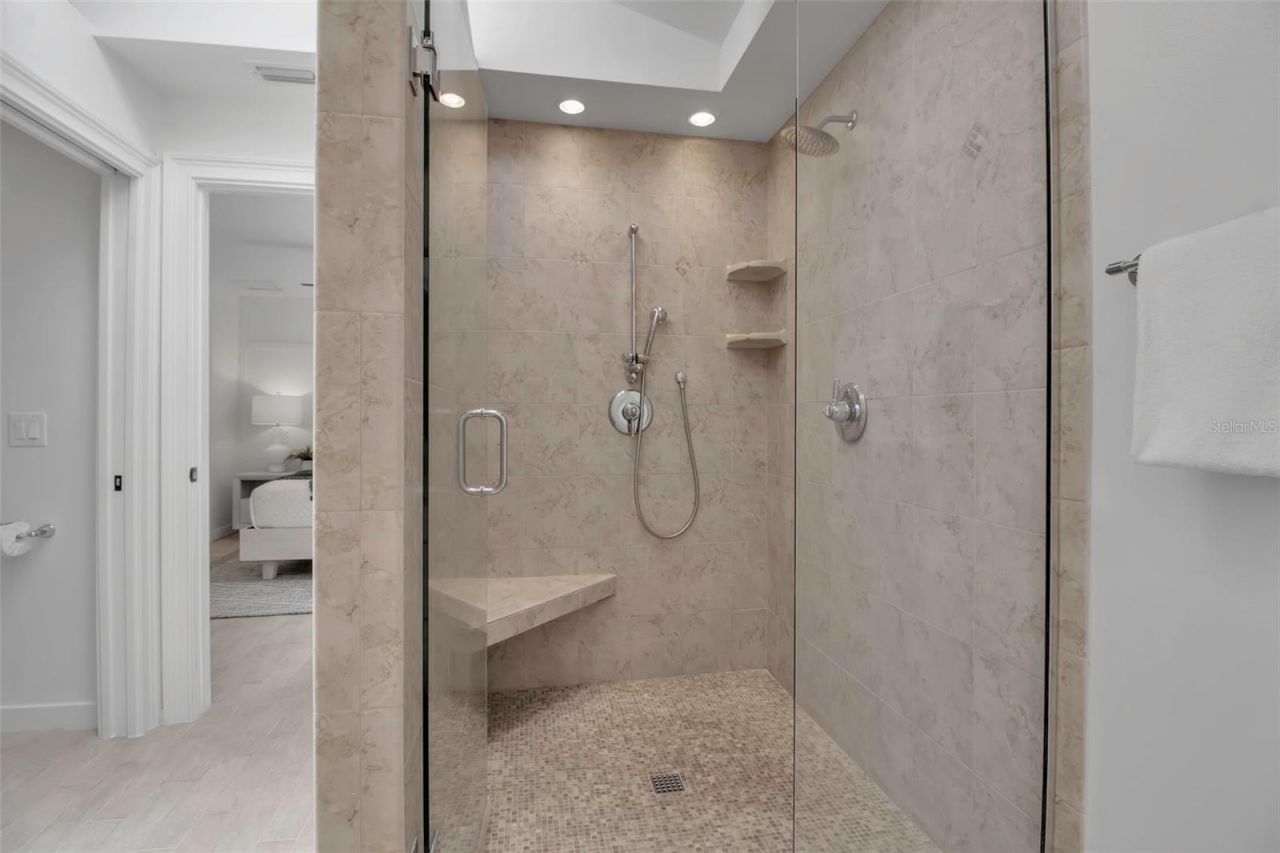 207 Peacock Lane, Holmes Beach, FL 34217 Photo