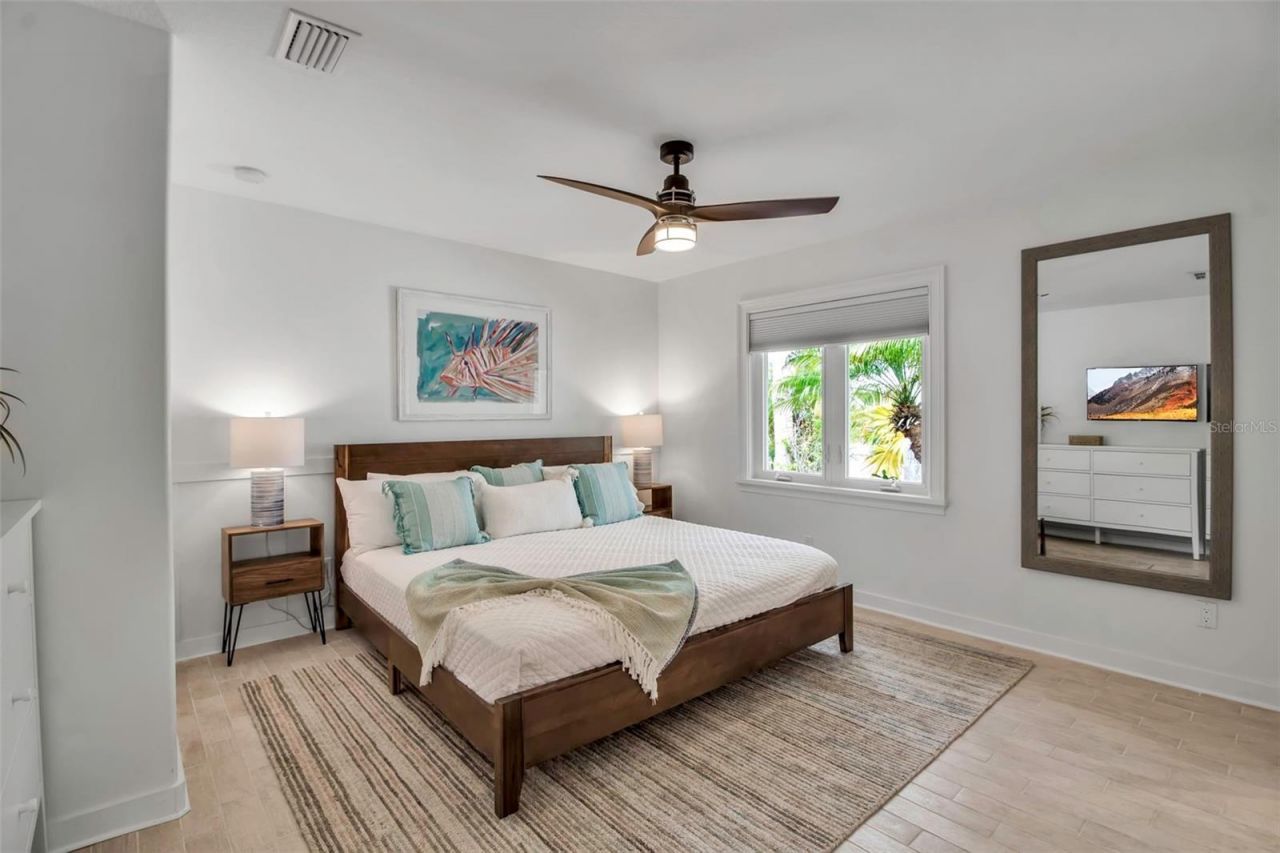 207 Peacock Lane, Holmes Beach, FL 34217 Photo