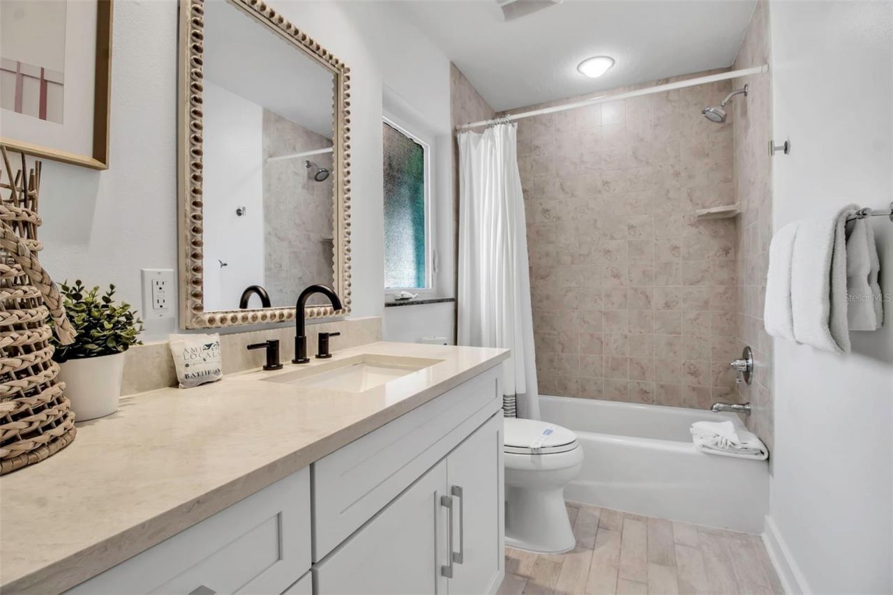 207 Peacock Lane, Holmes Beach, FL 34217 Photo