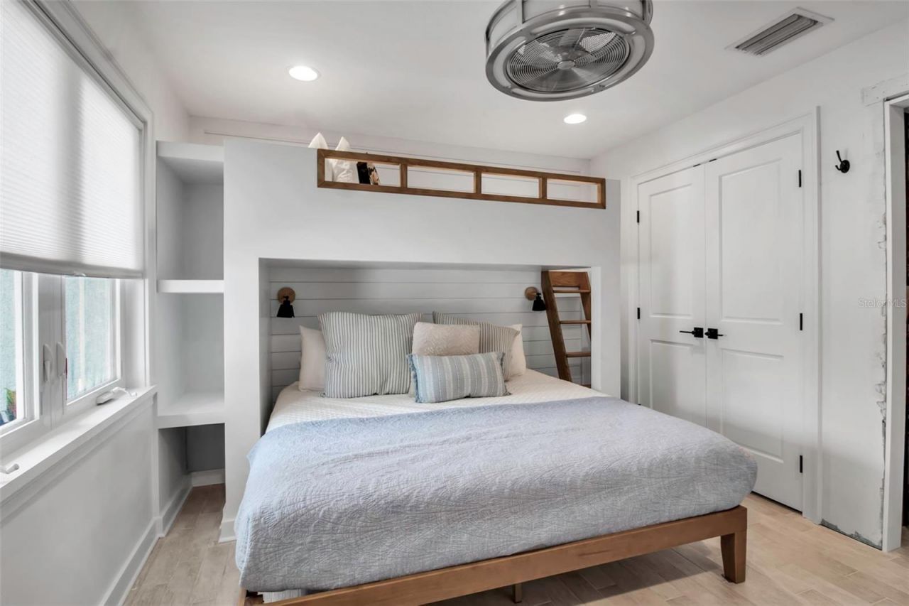 207 Peacock Lane, Holmes Beach, FL 34217 Photo