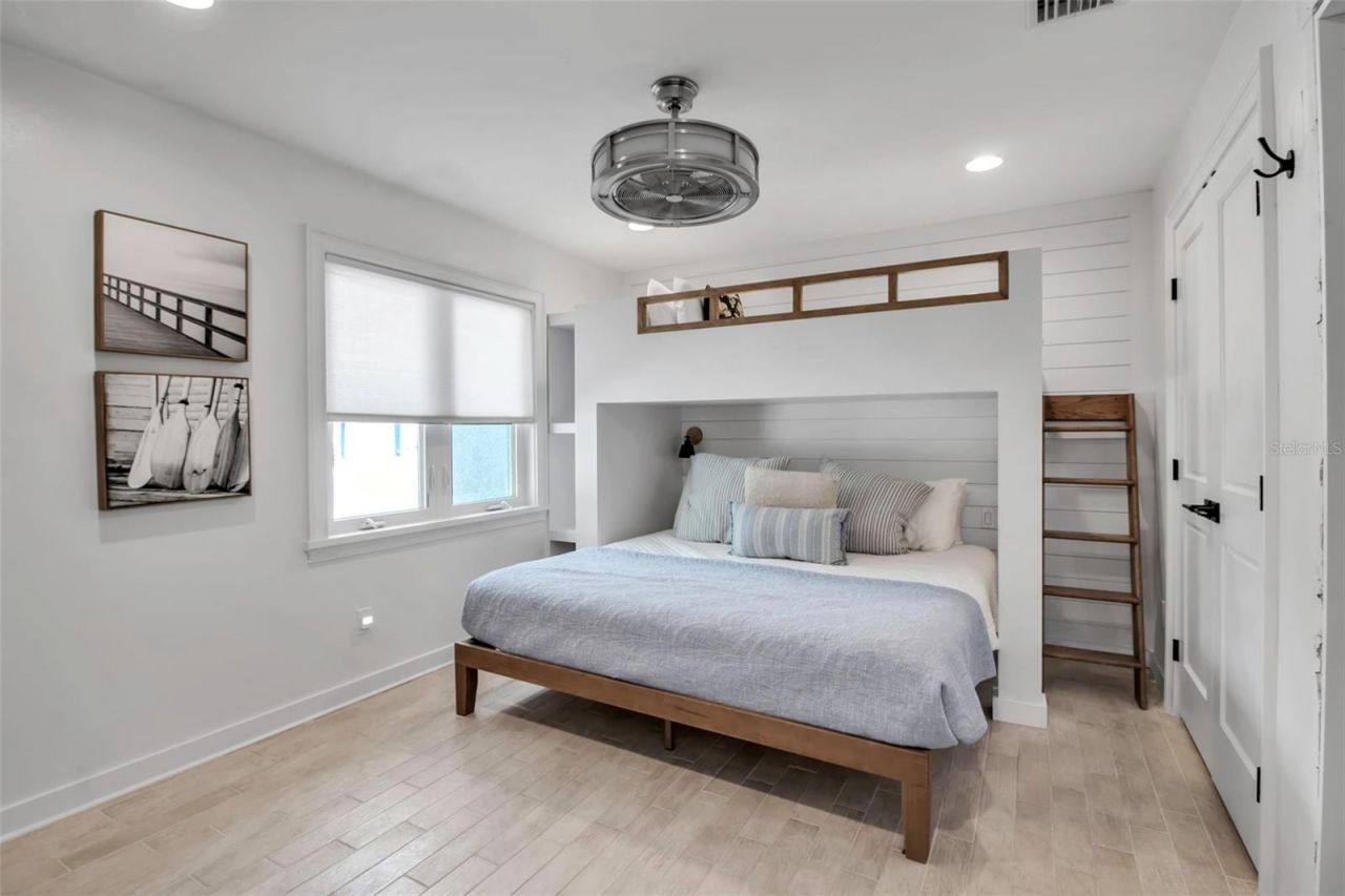 207 Peacock Lane, Holmes Beach, FL 34217 Photo