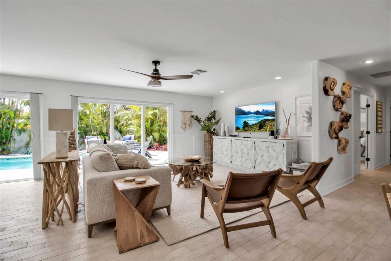 207 Peacock Lane, Holmes Beach, FL 34217 Photo