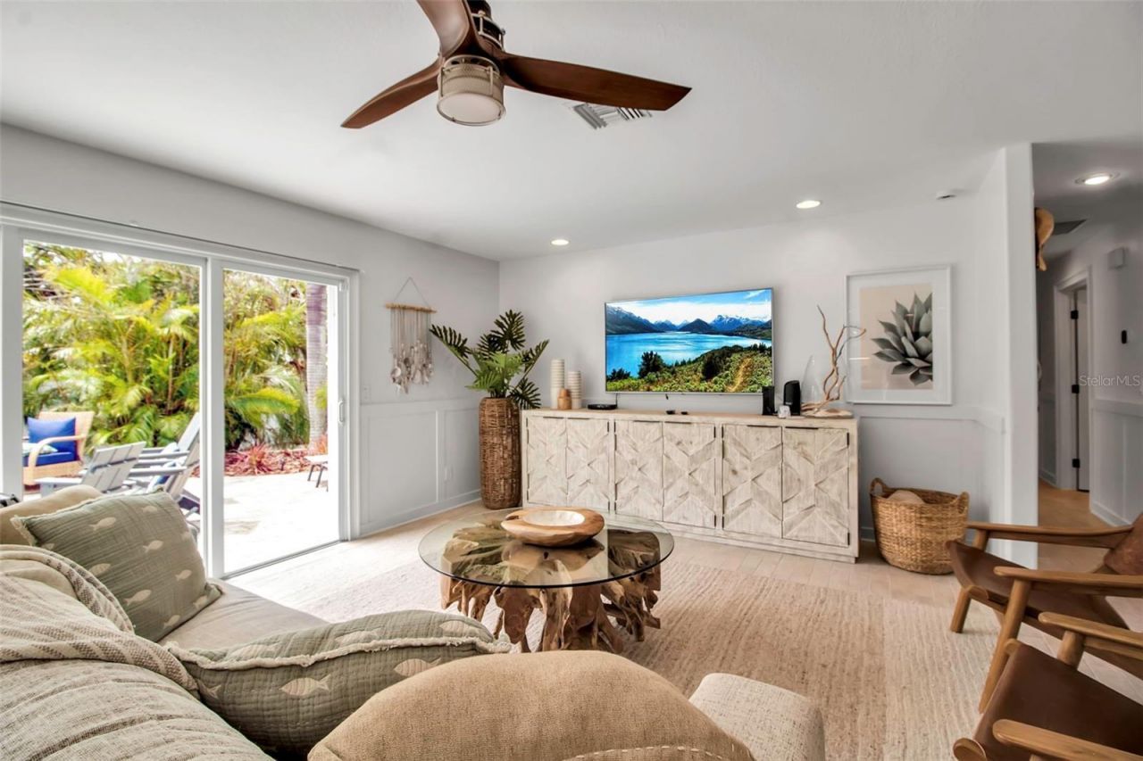 207 Peacock Lane, Holmes Beach, FL 34217 Photo