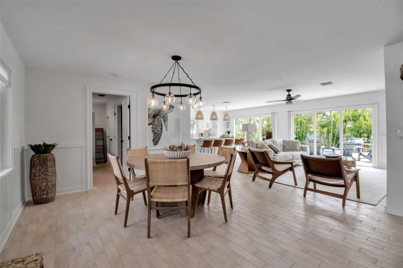 207 Peacock Lane, Holmes Beach, FL 34217 Photo