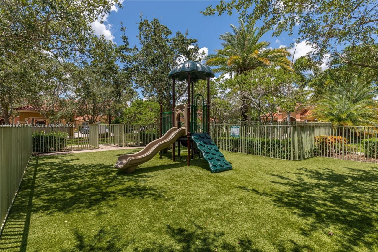 1068 SW 143rd Ave, Unit 2510, Pembroke Pines, FL 33027 Photo