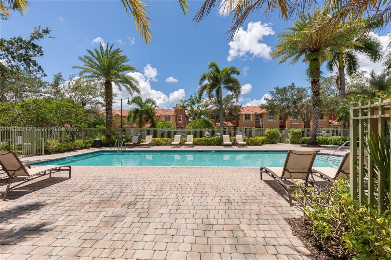 1068 SW 143rd Ave, Unit 2510, Pembroke Pines, FL 33027 Photo