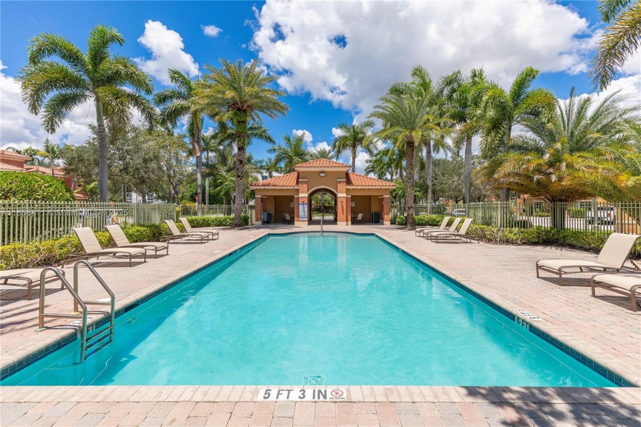 1068 SW 143rd Ave, Unit 2510, Pembroke Pines, FL 33027 Photo