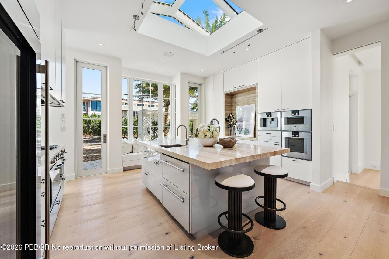 301 Plantation Road, Palm Beach, FL 33480 Photo