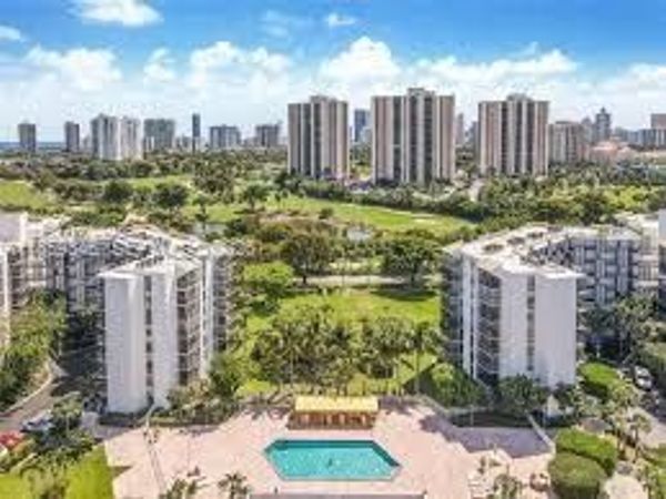 20500 W Country Club Dr, Unit 308, Aventura, FL 33180