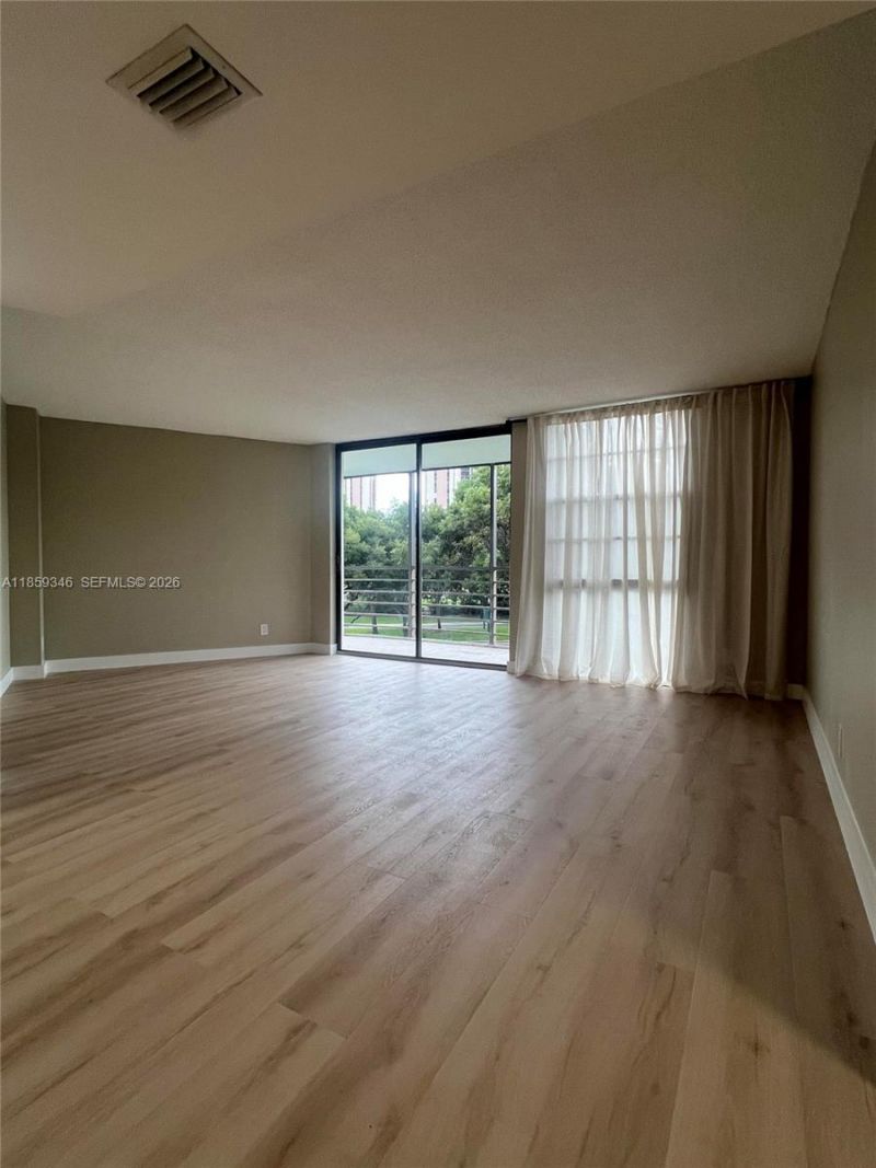 20500 W Country Club Dr, Unit 308, Aventura, FL 33180 Photo