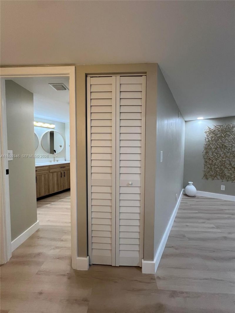 20500 W Country Club Dr, Unit 308, Aventura, FL 33180 Photo