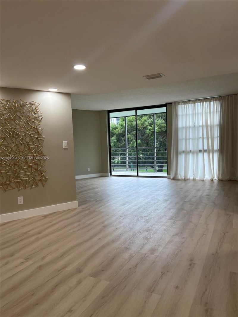20500 W Country Club Dr, Unit 308, Aventura, FL 33180 Photo