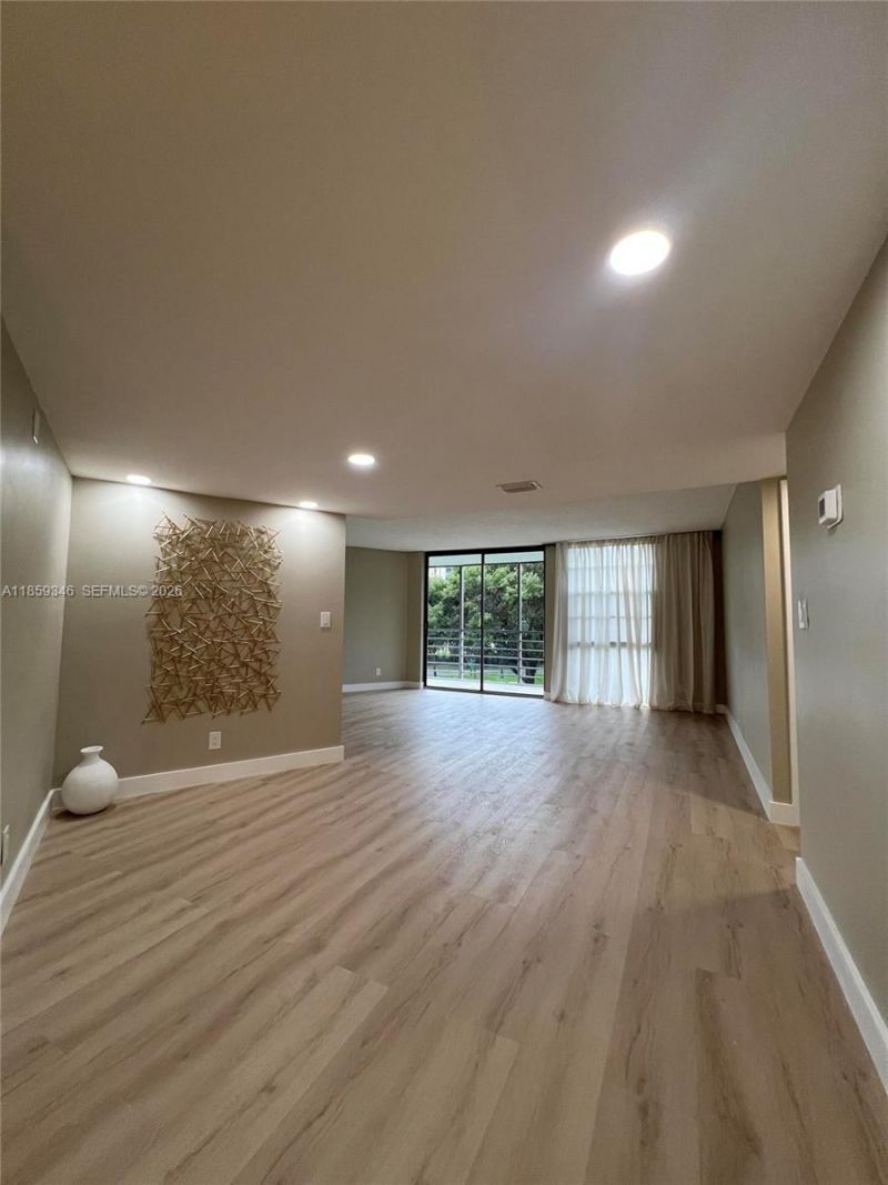 20500 W Country Club Dr, Unit 308, Aventura, FL 33180 Photo