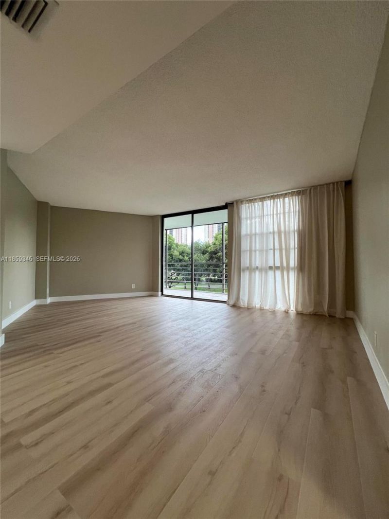 20500 W Country Club Dr, Unit 308, Aventura, FL 33180 Photo
