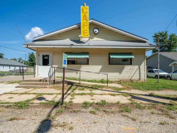 301 E MAIN Street, South Pekin, IL 61564